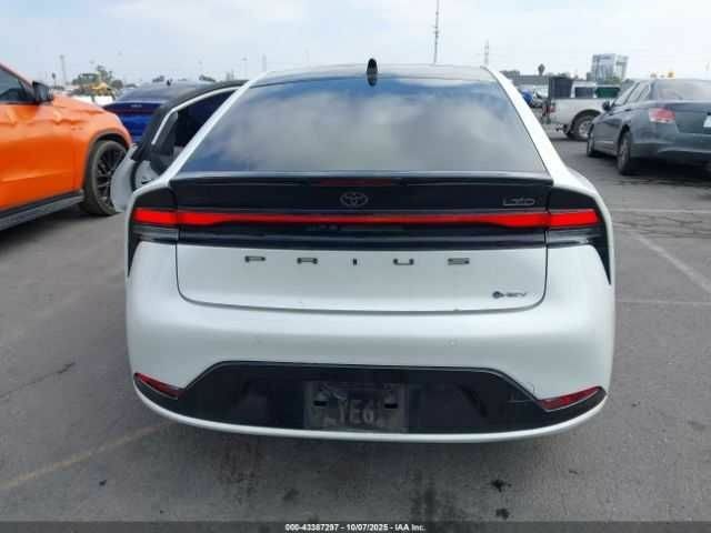 Белый Тойота Приус, объемом двигателя 0 л и пробегом 80 тыс. км за 21000 $, фото 1 на Automoto.ua