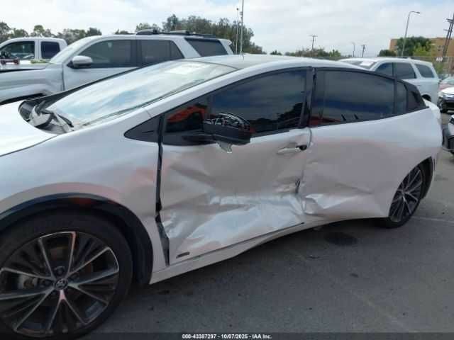 Белый Тойота Приус, объемом двигателя 0 л и пробегом 80 тыс. км за 21000 $, фото 4 на Automoto.ua