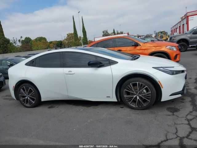 Белый Тойота Приус, объемом двигателя 0 л и пробегом 80 тыс. км за 21000 $, фото 2 на Automoto.ua