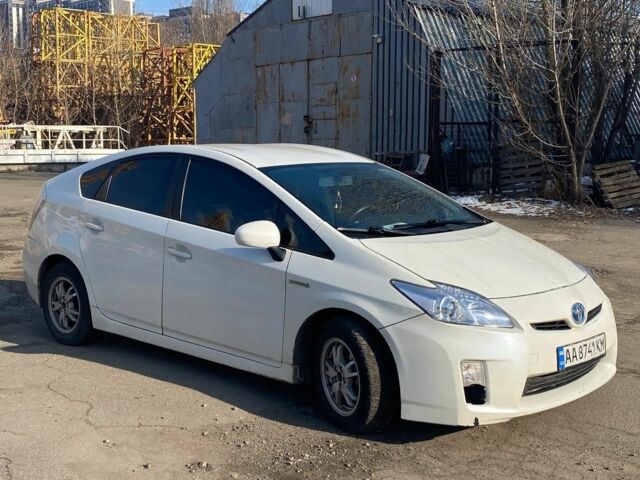 Белый Тойота Приус, объемом двигателя 1.8 л и пробегом 270 тыс. км за 7999 $, фото 2 на Automoto.ua