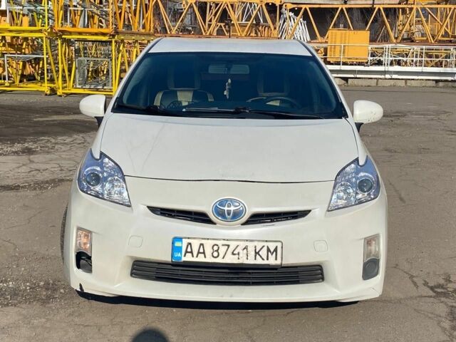 Белый Тойота Приус, объемом двигателя 1.8 л и пробегом 270 тыс. км за 7999 $, фото 1 на Automoto.ua