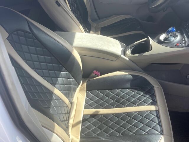 Белый Тойота Приус, объемом двигателя 1.8 л и пробегом 270 тыс. км за 7999 $, фото 4 на Automoto.ua