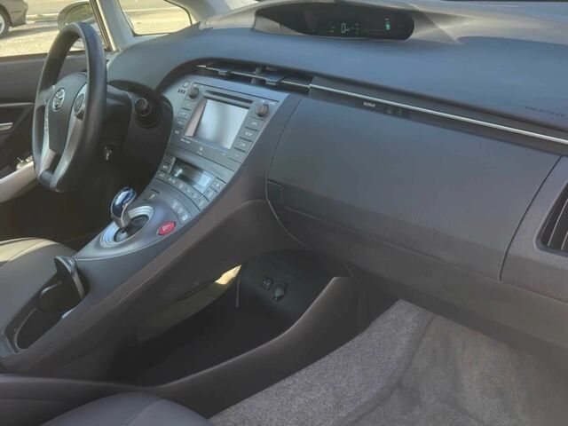 Білий Тойота Пріус, об'ємом двигуна 1.8 л та пробігом 80 тис. км за 6000 $, фото 7 на Automoto.ua