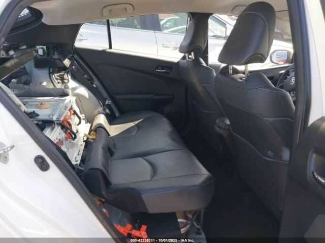 Белый Тойота Приус, объемом двигателя 1.8 л и пробегом 117 тыс. км за 7000 $, фото 7 на Automoto.ua