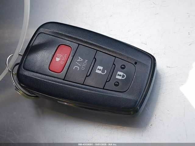 Белый Тойота Приус, объемом двигателя 1.8 л и пробегом 117 тыс. км за 7000 $, фото 10 на Automoto.ua