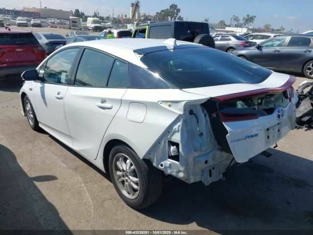 Белый Тойота Приус, объемом двигателя 1.8 л и пробегом 117 тыс. км за 7000 $, фото 2 на Automoto.ua