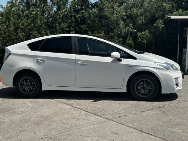 Белый Тойота Приус, объемом двигателя 1.8 л и пробегом 310 тыс. км за 8900 $, фото 2 на Automoto.ua