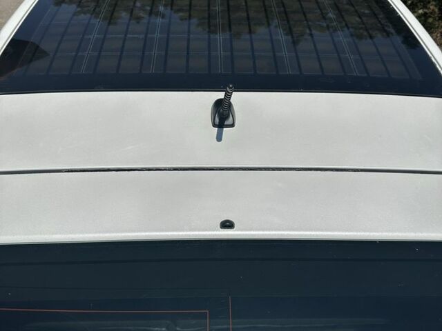 Белый Тойота Приус, объемом двигателя 1.8 л и пробегом 310 тыс. км за 8900 $, фото 4 на Automoto.ua