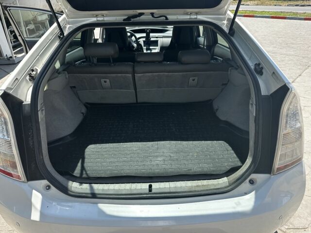 Белый Тойота Приус, объемом двигателя 1.8 л и пробегом 310 тыс. км за 8900 $, фото 7 на Automoto.ua