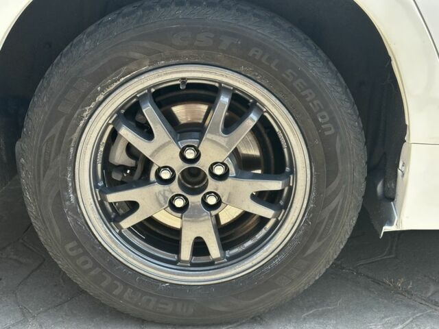 Белый Тойота Приус, объемом двигателя 1.8 л и пробегом 310 тыс. км за 8900 $, фото 5 на Automoto.ua