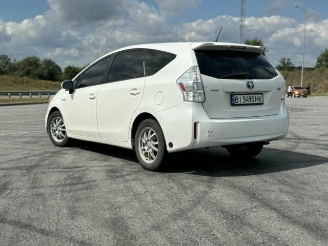 Белый Тойота Приус, объемом двигателя 1.8 л и пробегом 300 тыс. км за 9000 $, фото 2 на Automoto.ua