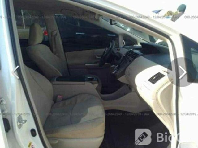 Белый Тойота Приус, объемом двигателя 1.8 л и пробегом 300 тыс. км за 9000 $, фото 9 на Automoto.ua