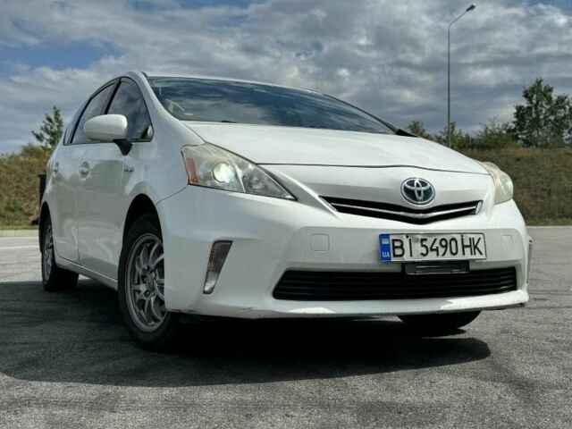 Белый Тойота Приус, объемом двигателя 1.8 л и пробегом 300 тыс. км за 9000 $, фото 4 на Automoto.ua