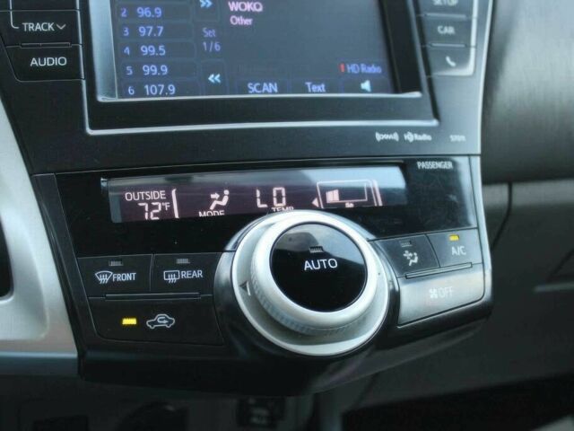 Білий Тойота Пріус, об'ємом двигуна 1.8 л та пробігом 82 тис. км за 4000 $, фото 8 на Automoto.ua