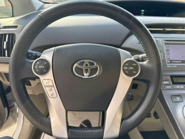 Тойота Приус 2013 в Черновцах на Automoto.ua Белый Тойота Приус, объемом двигателя 1.8 л и пробегом 87 тыс. км за 2100 $, фото 6 на Automoto.ua