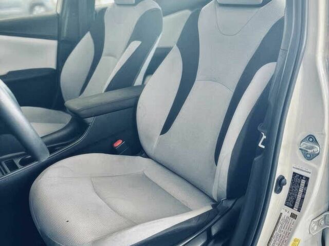 Білий Тойота Пріус, об'ємом двигуна 1.8 л та пробігом 32 тис. км за 15000 $, фото 7 на Automoto.ua