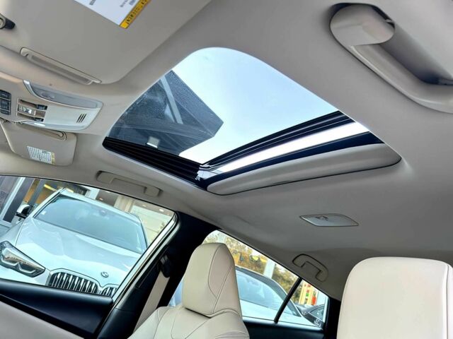 Белый Тойота Приус, объемом двигателя 1.8 л и пробегом 16 тыс. км за 12000 $, фото 8 на Automoto.ua