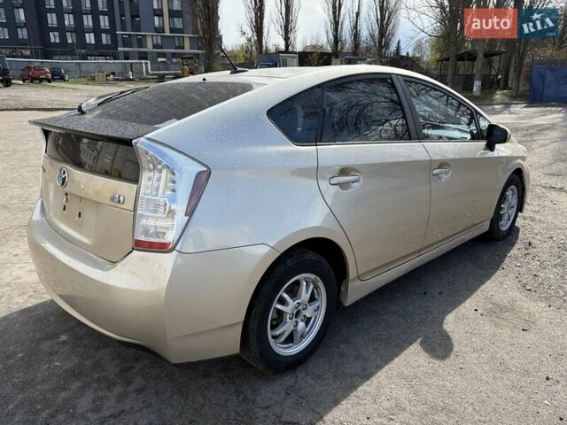 Тойота Приус 2011 в Киеве на Automoto.ua Бежевый Тойота Приус, объемом двигателя 1.8 л и пробегом 336 тыс. км за 9200 $, фото 5 на Automoto.ua