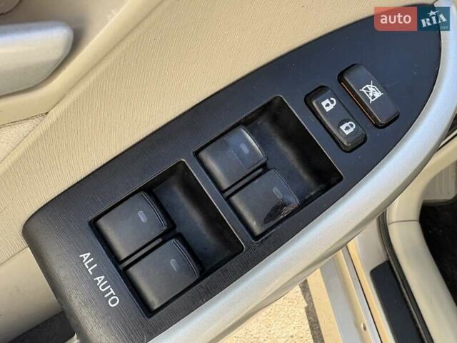 Тойота Приус 2011 в Киеве на Automoto.ua Бежевый Тойота Приус, объемом двигателя 1.8 л и пробегом 336 тыс. км за 9200 $, фото 13 на Automoto.ua