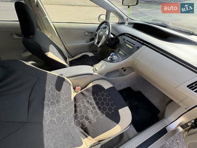 Тойота Приус 2011 в Киеве на Automoto.ua Бежевый Тойота Приус, объемом двигателя 1.8 л и пробегом 336 тыс. км за 9200 $, фото 12 на Automoto.ua