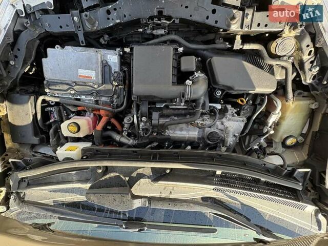 Тойота Приус 2011 в Киеве на Automoto.ua Бежевый Тойота Приус, объемом двигателя 1.8 л и пробегом 336 тыс. км за 9200 $, фото 20 на Automoto.ua