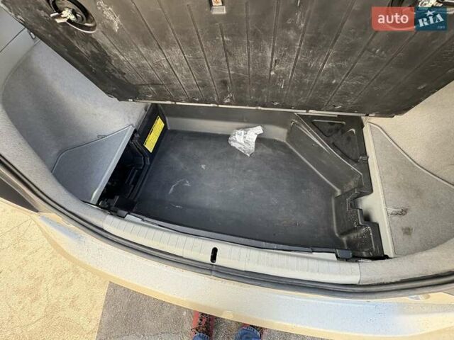 Тойота Приус 2011 в Киеве на Automoto.ua Бежевый Тойота Приус, объемом двигателя 1.8 л и пробегом 336 тыс. км за 9200 $, фото 8 на Automoto.ua