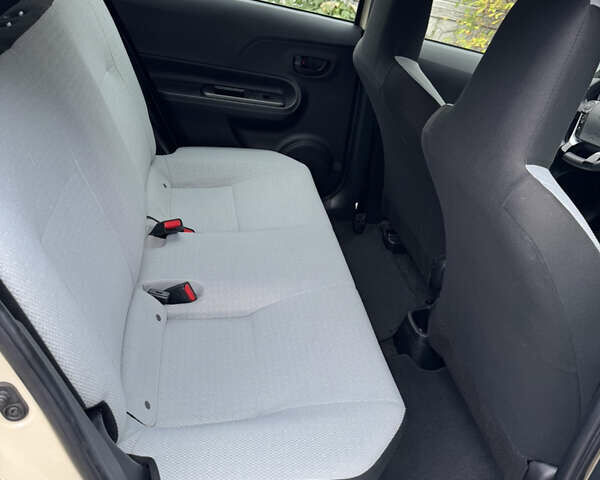 Бежевый Тойота Приус, объемом двигателя 1.5 л и пробегом 64 тыс. км за 14500 $, фото 7 на Automoto.ua