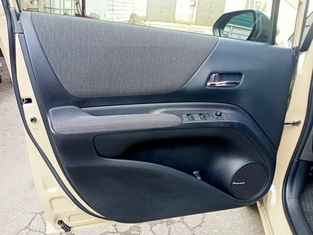 Бежевый Тойота Приус, объемом двигателя 1.5 л и пробегом 60 тыс. км за 16500 $, фото 13 на Automoto.ua