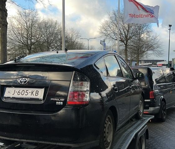 Черный Тойота Приус, объемом двигателя 1.5 л и пробегом 200 тыс. км за 2777 $, фото 1 на Automoto.ua