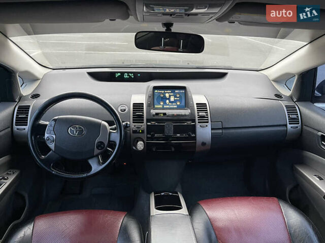 Черный Тойота Приус, объемом двигателя 1.5 л и пробегом 304 тыс. км за 5900 $, фото 4 на Automoto.ua