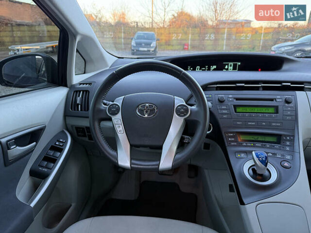Черный Тойота Приус, объемом двигателя 1.8 л и пробегом 245 тыс. км за 11999 $, фото 6 на Automoto.ua