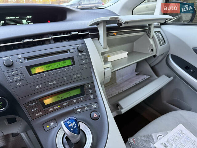 Черный Тойота Приус, объемом двигателя 1.8 л и пробегом 245 тыс. км за 11999 $, фото 17 на Automoto.ua