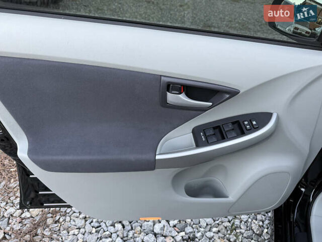 Черный Тойота Приус, объемом двигателя 1.8 л и пробегом 245 тыс. км за 11999 $, фото 14 на Automoto.ua