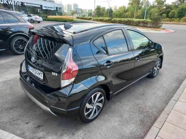Тойота Пріус 2015 у Києві на Automoto.ua Чорний Тойота Пріус, об'ємом двигуна 1.5 л та пробігом 88 тис. км за 12900 $, фото 4 на Automoto.ua