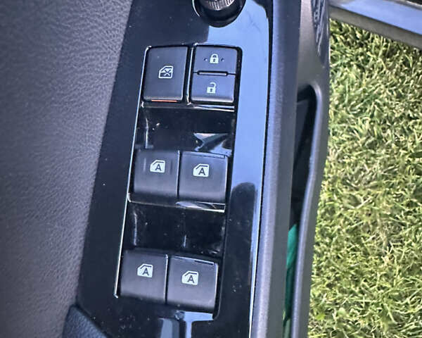 Черный Тойота Приус, объемом двигателя 1.8 л и пробегом 119 тыс. км за 15750 $, фото 11 на Automoto.ua