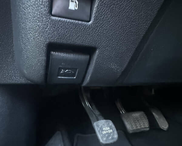 Черный Тойота Приус, объемом двигателя 1.8 л и пробегом 119 тыс. км за 15750 $, фото 43 на Automoto.ua