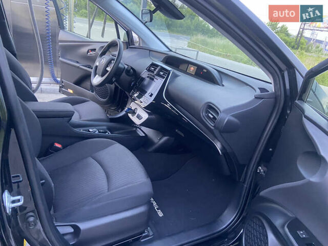 Черный Тойота Приус, объемом двигателя 1.8 л и пробегом 119 тыс. км за 15750 $, фото 5 на Automoto.ua