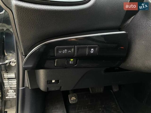 Черный Тойота Приус, объемом двигателя 1.8 л и пробегом 135 тыс. км за 18300 $, фото 12 на Automoto.ua