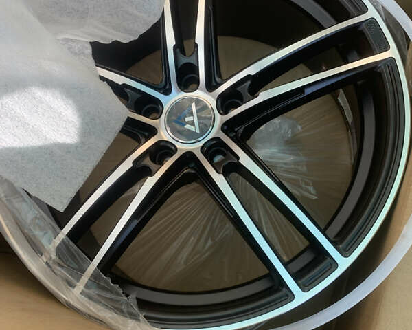 Чорний Тойота Пріус, об'ємом двигуна 2 л та пробігом 7 тис. км за 29500 $, фото 30 на Automoto.ua