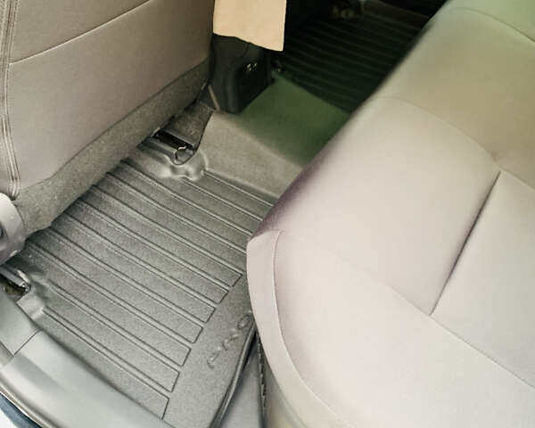 Чорний Тойота Пріус, об'ємом двигуна 2 л та пробігом 7 тис. км за 29500 $, фото 16 на Automoto.ua