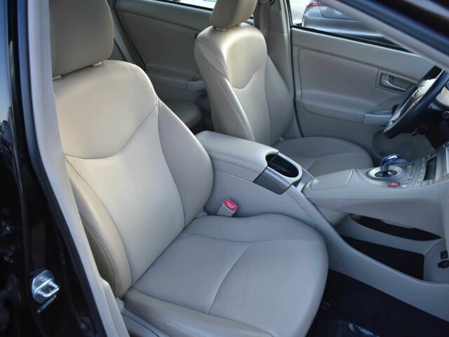 Тойота Приус 2013 в Днепре (Днепропетровске) на Automoto.ua Черный Тойота Приус, объемом двигателя 1.8 л и пробегом 81 тыс. км за 8100 $, фото 8 на Automoto.ua