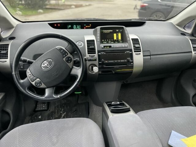 Черный Тойота Приус, объемом двигателя 1.5 л и пробегом 303 тыс. км за 5500 $, фото 6 на Automoto.ua