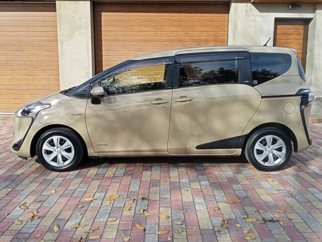 Коричневый Тойота Приус, объемом двигателя 1.5 л и пробегом 60 тыс. км за 16500 $, фото 3 на Automoto.ua