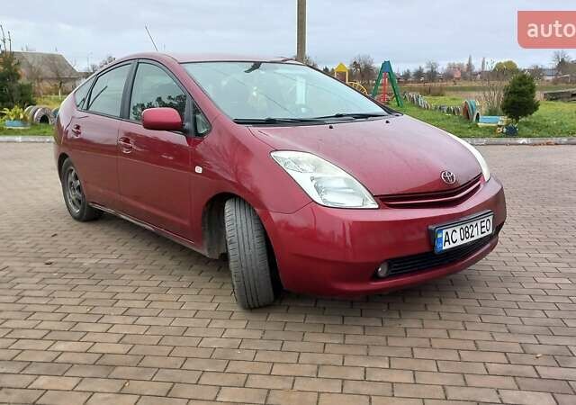 Красный Тойота Приус, объемом двигателя 1.5 л и пробегом 226 тыс. км за 6500 $, фото 5 на Automoto.ua