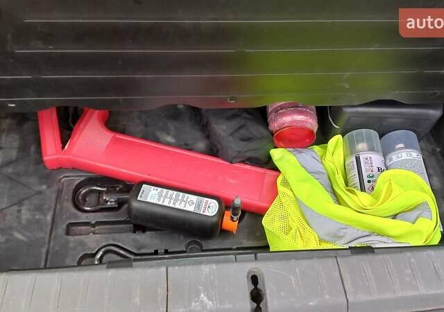 Красный Тойота Приус, объемом двигателя 1.5 л и пробегом 226 тыс. км за 6500 $, фото 28 на Automoto.ua