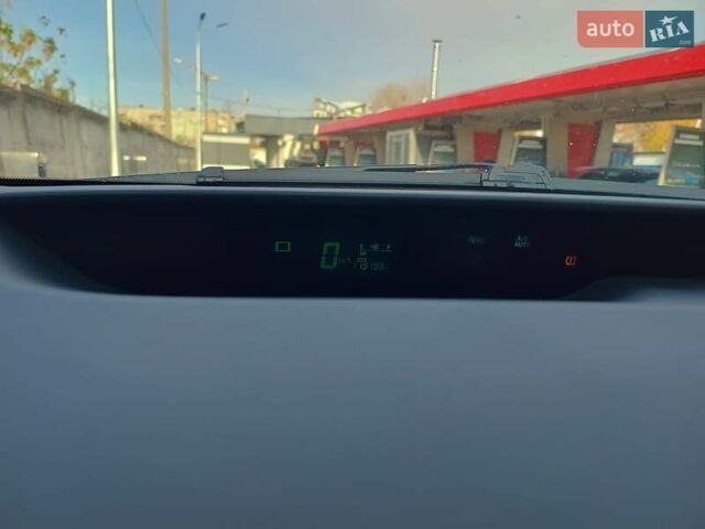 Червоний Тойота Пріус, об'ємом двигуна 1.5 л та пробігом 192 тис. км за 3999 $, фото 13 на Automoto.ua