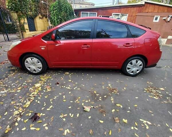 Красный Тойота Приус, объемом двигателя 1.5 л и пробегом 300 тыс. км за 7500 $, фото 5 на Automoto.ua