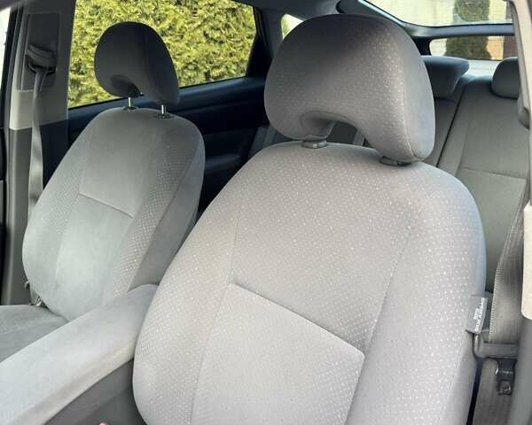 Красный Тойота Приус, объемом двигателя 1.5 л и пробегом 255 тыс. км за 6500 $, фото 4 на Automoto.ua