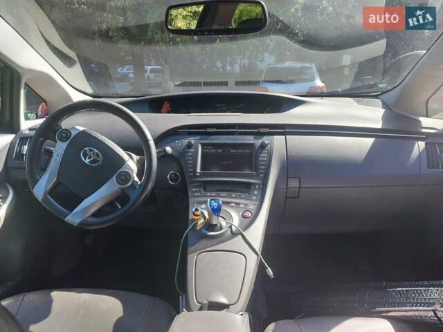 Красный Тойота Приус, объемом двигателя 1.8 л и пробегом 334 тыс. км за 9750 $, фото 2 на Automoto.ua