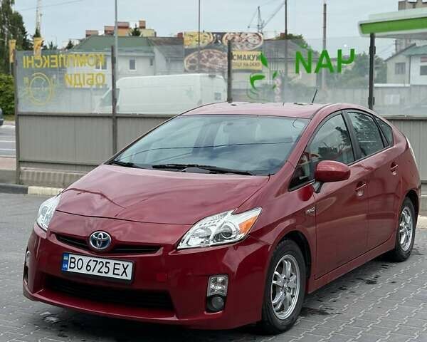 Красный Тойота Приус, объемом двигателя 1.8 л и пробегом 320 тыс. км за 10300 $, фото 1 на Automoto.ua